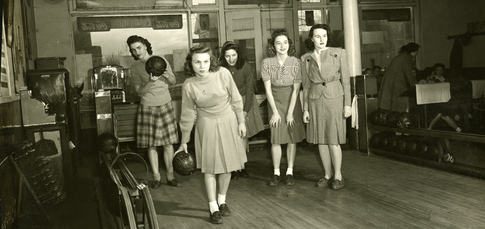 Co-eds bowling, Auburn, Alabama, 1946